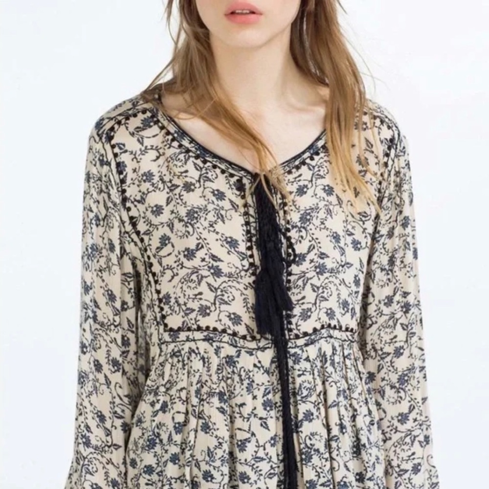 Zara Woman blue and white floral boho top